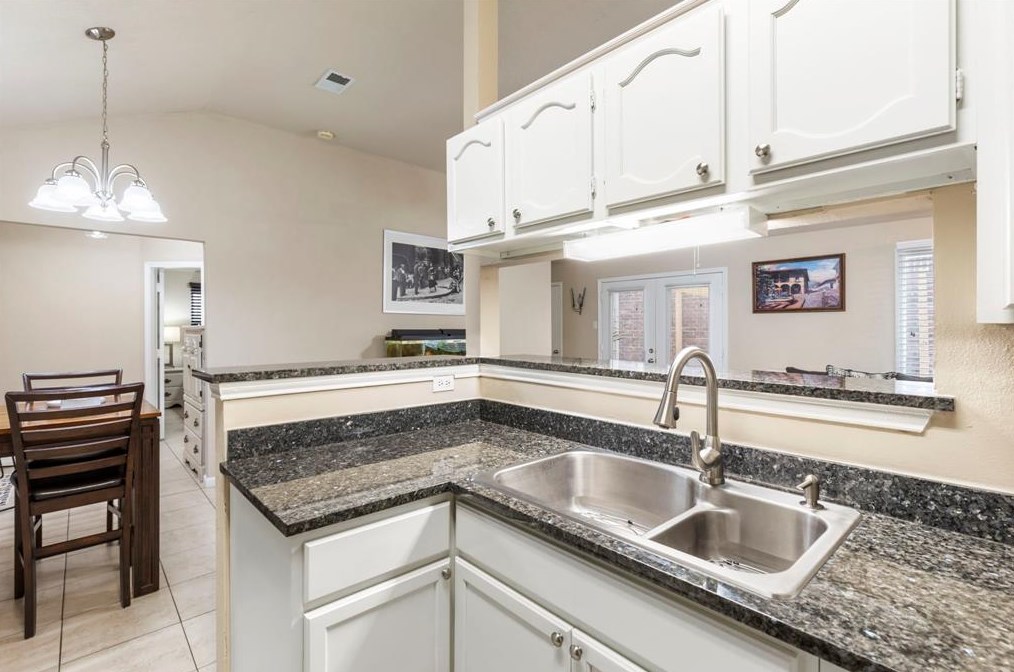 5850 Cinnamon Crk Cir, Houston TX  exterior