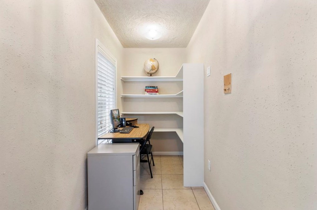 5850 Cinnamon Crk Cir, Houston TX  exterior