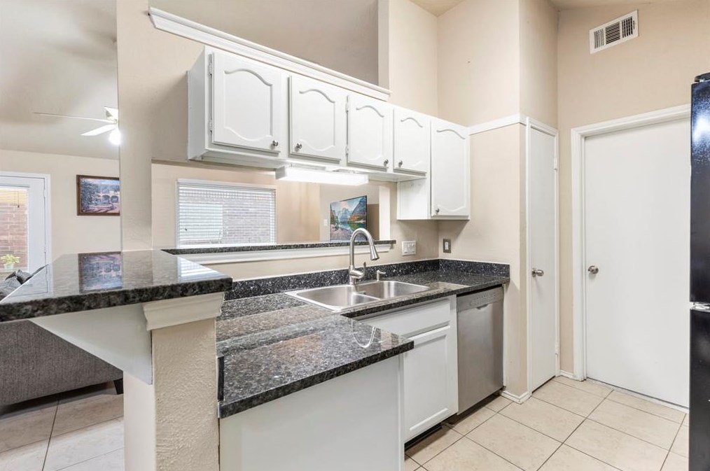 5850 Cinnamon Crk Cir, Houston TX  exterior