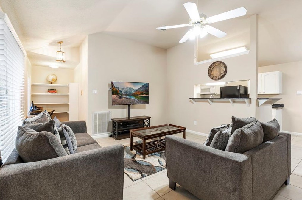 5850 Cinnamon Crk Cir, Houston TX  exterior