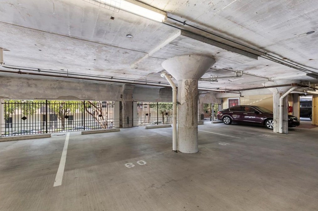 2205 Mckinney St, Houston TX  77003-3500 exterior