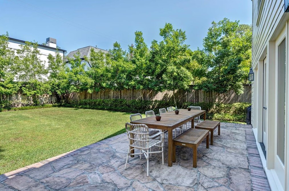 3856 Olympia Dr, Houston TX  77063-1920 exterior