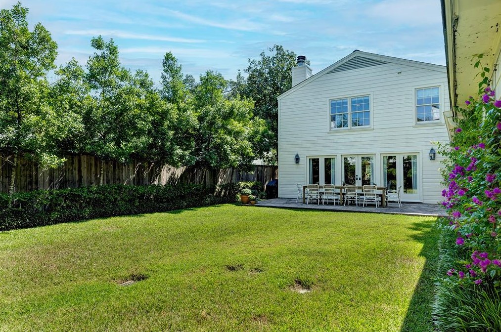 3856 Olympia Dr, Houston TX  77063-1920 exterior