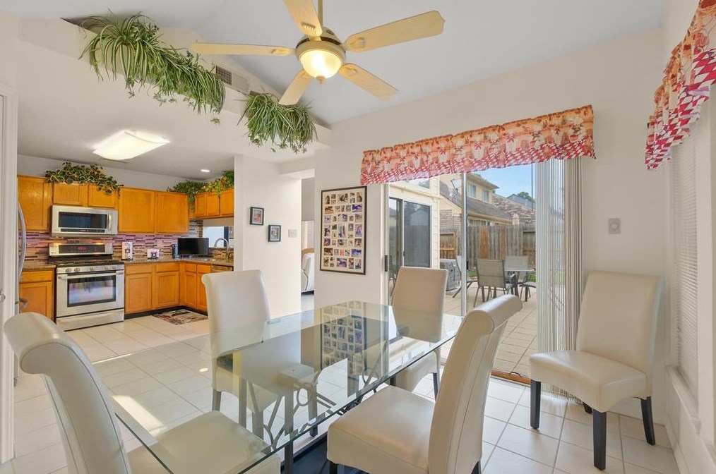 9514 Cabin Crk Dr, Houston TX  77064-3810 exterior