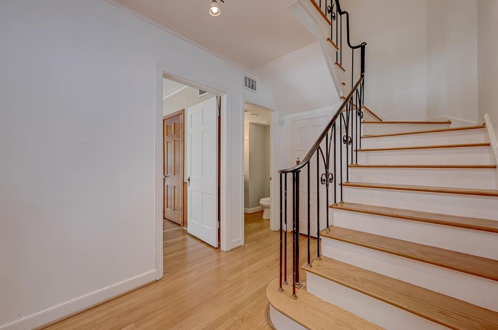 2128 Watts St, Houston TX  77030-1204 exterior