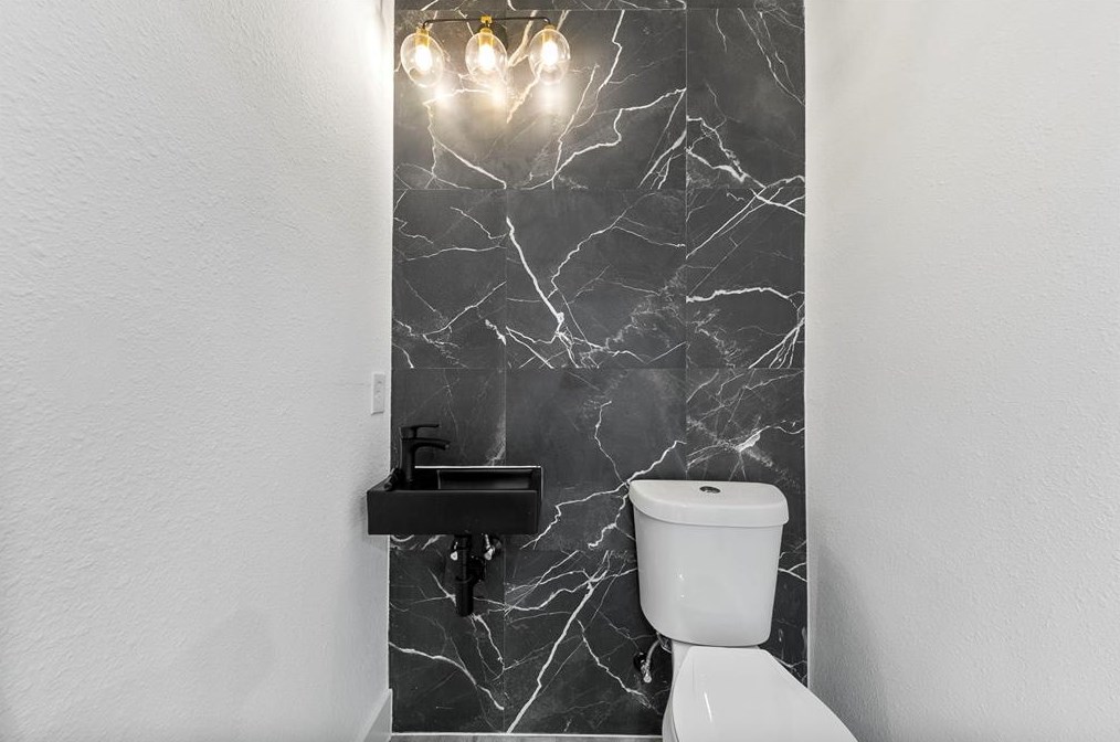 5807 Texas St, Houston TX 77011-4351 exterior