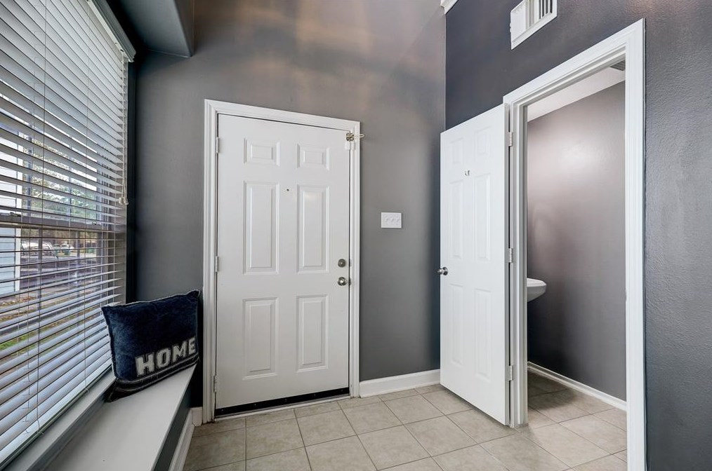 182 Stedhill Loop, Conroe TX  77384-5072 exterior