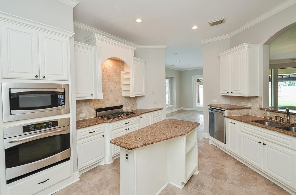 6106 Waterfall Trace Ln, Fulshear TX 77441-2062 exterior