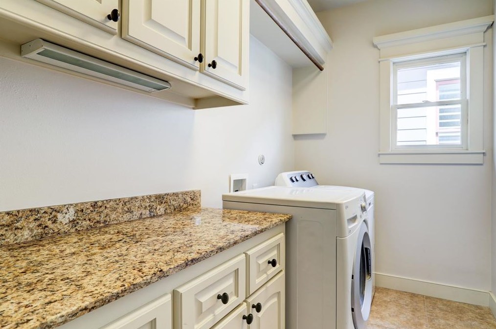 1018 Rutland St, Houston TX  77008-2557 exterior