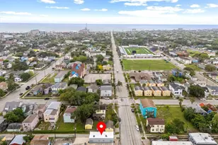 1010 27th St, Galveston, TX 77550 - Photo 27