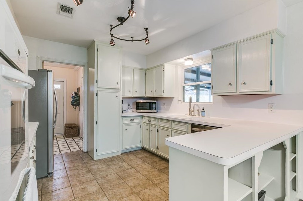 5434 Stillbrooke Dr, Houston TX  77096-5034 exterior