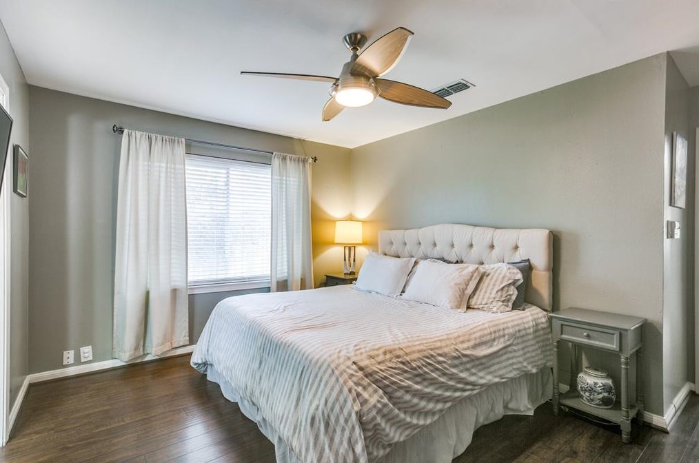 5434 Stillbrooke Dr, Houston TX  77096-5034 exterior