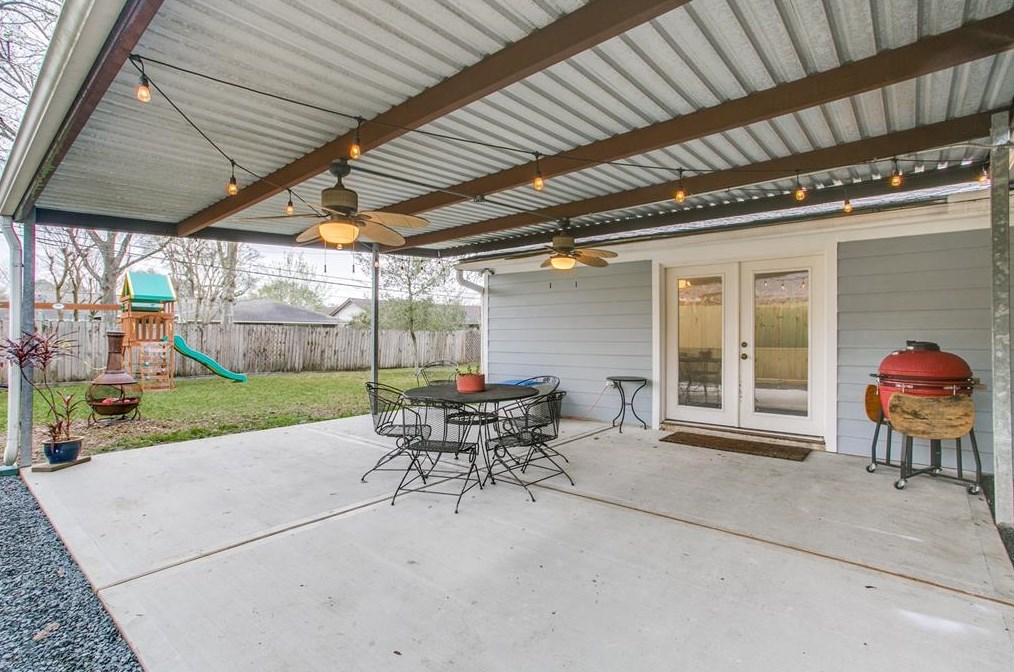 5434 Stillbrooke Dr, Houston TX  77096-5034 exterior