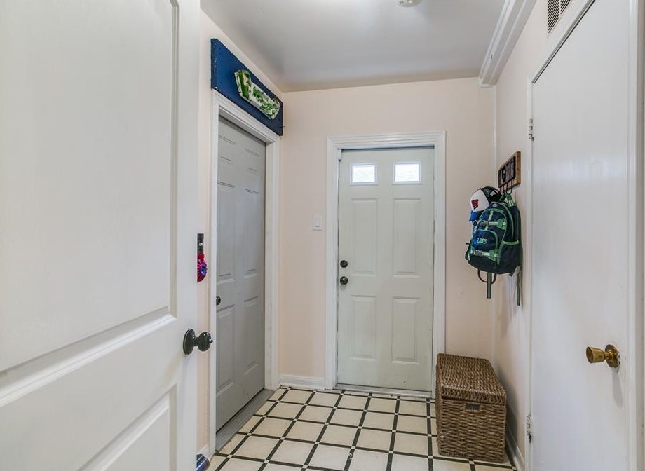 5434 Stillbrooke Dr, Houston TX  77096-5034 exterior