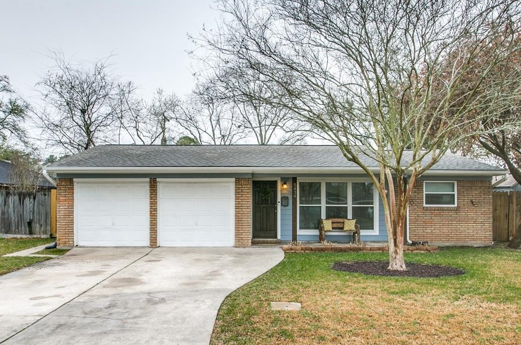 5434 Stillbrooke Dr, Houston TX  77096-5034 exterior