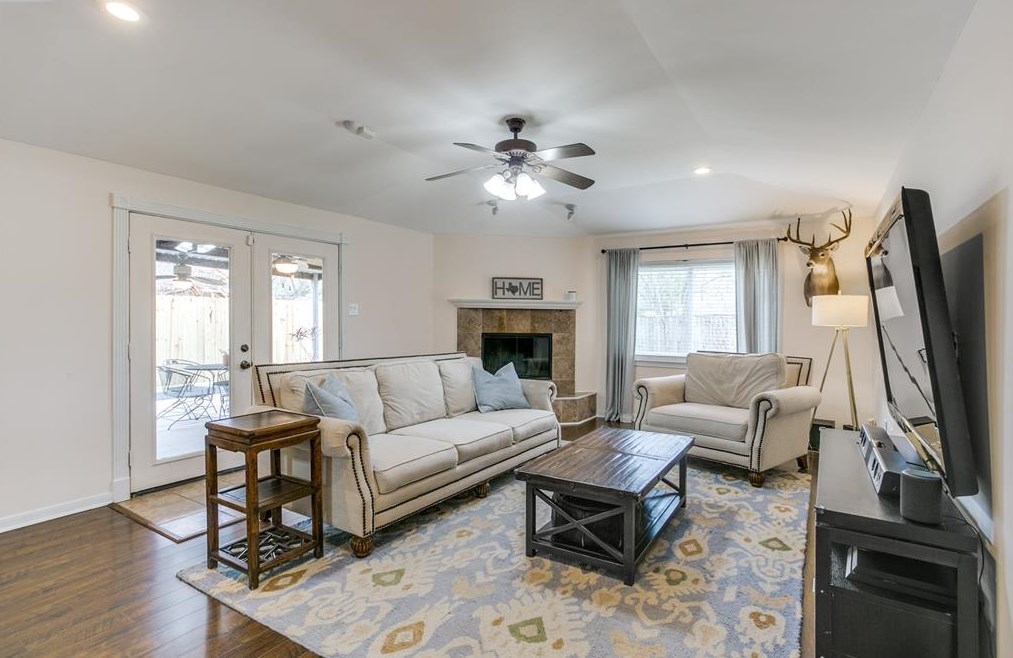 5434 Stillbrooke Dr, Houston TX  77096-5034 exterior