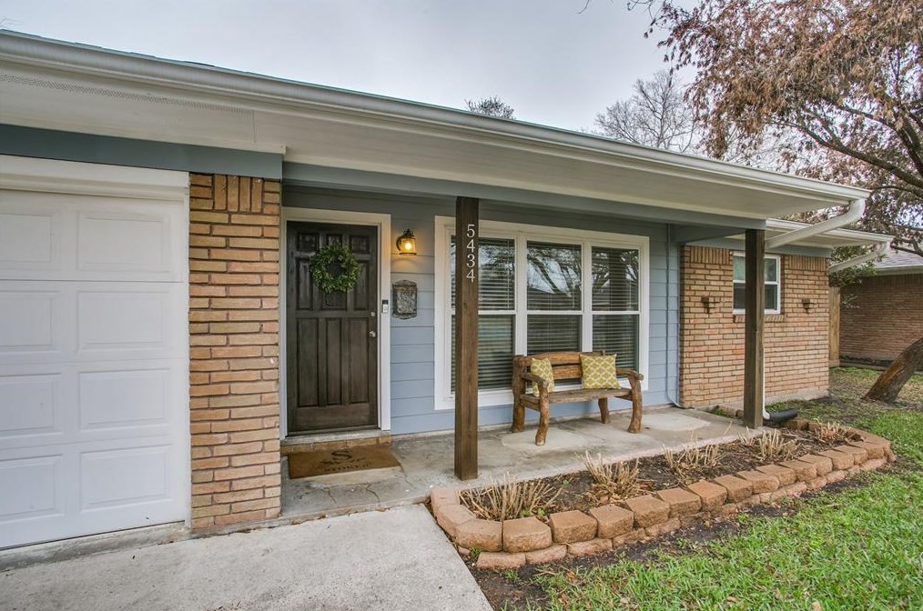 5434 Stillbrooke Dr, Houston TX  77096-5034 exterior
