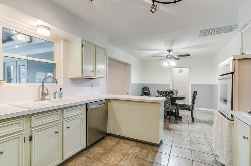 5434 Stillbrooke Dr, Houston TX  77096-5034 exterior