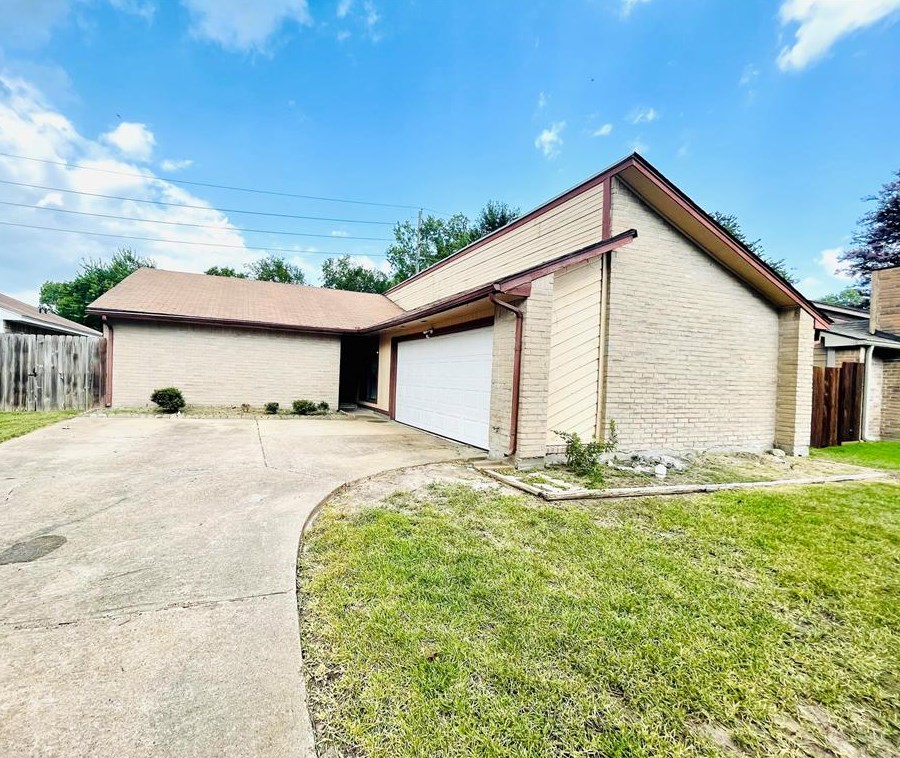 7719 Loro Linda Dr, Houston TX  77083-3663 exterior