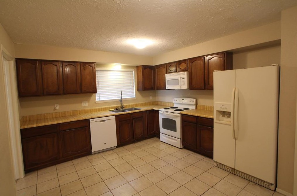 2634 Heritage Colony Dr, Houston TX  77598-3208 exterior