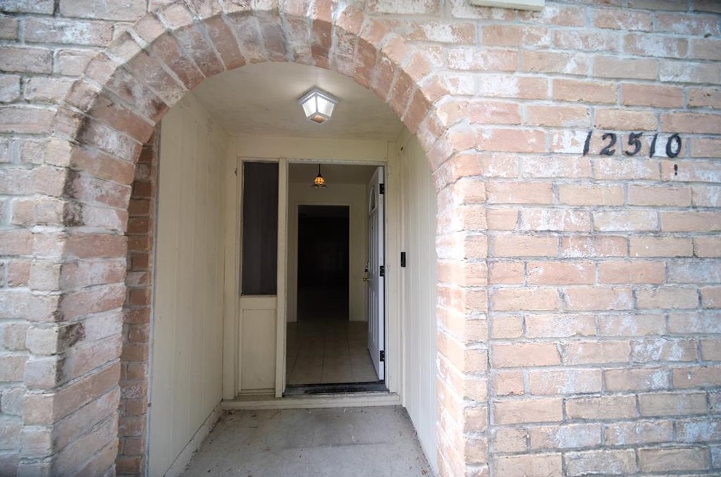 12510 Shannon Hills Dr, Houston TX  77099-1327 exterior
