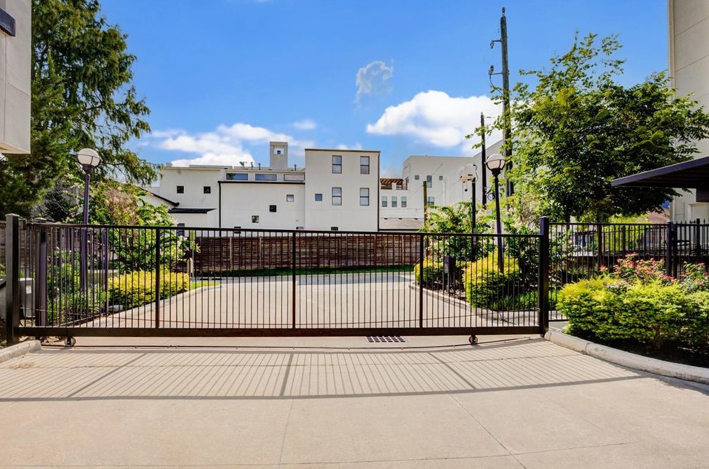 1441 East St, Houston TX  77007-3738 exterior