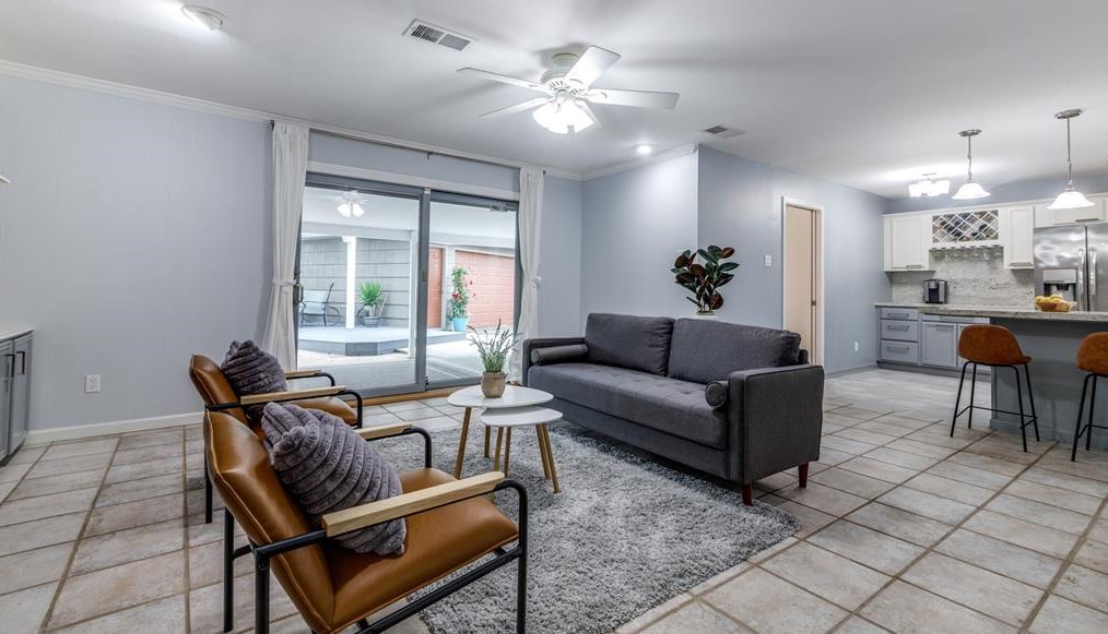 5819 Mcknight, Houston TX  77035-2326 exterior