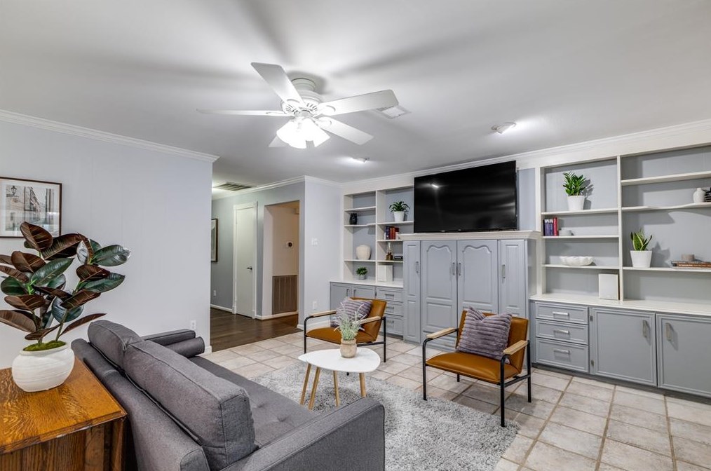 5819 Mcknight, Houston TX  77035-2326 exterior