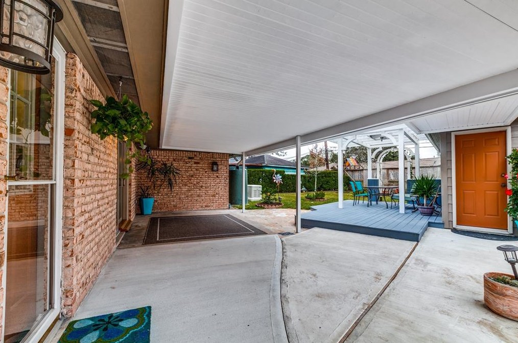 5819 Mcknight, Houston TX  77035-2326 exterior