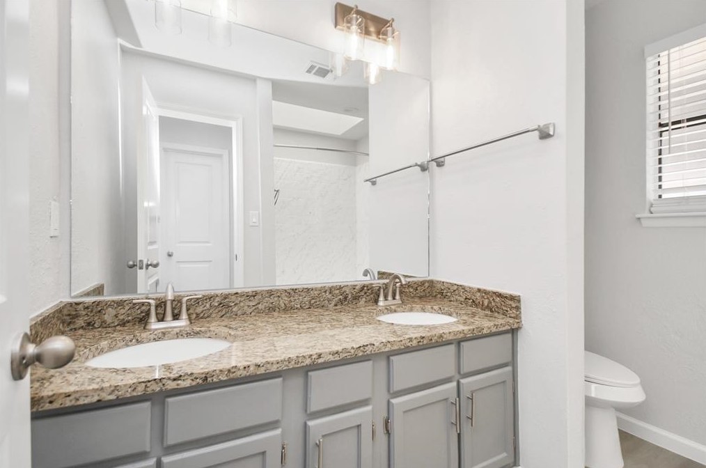 13406 Clarewood Dr, Houston TX 77081-5001 exterior