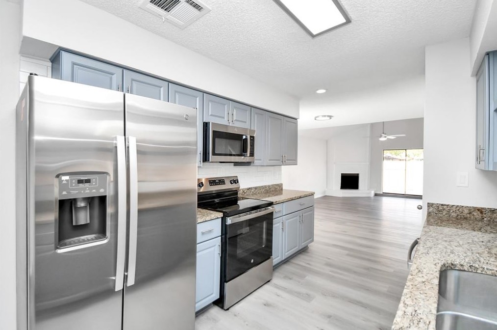 13406 Clarewood Dr, Houston TX 77081-5001 exterior