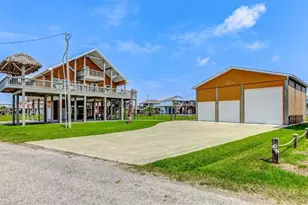 950 Seadrift Dr, Crystal Beach, TX 77650 - Photo 1