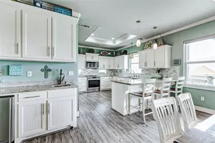 950 Seadrift Dr, Crystal Beach, TX 77650 - Photo 5