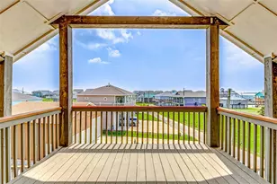 950 Seadrift Dr, Crystal Beach, TX 77650 - Photo 25