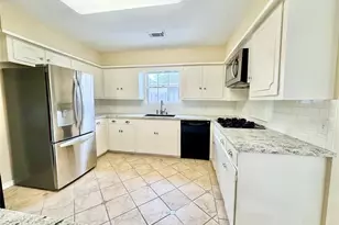 8218 Edgemoor Dr, Houston, TX 77036 - Photo 11