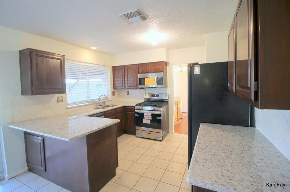 3419 Green Fields Dr, Sugar Land TX  77479-1842 exterior