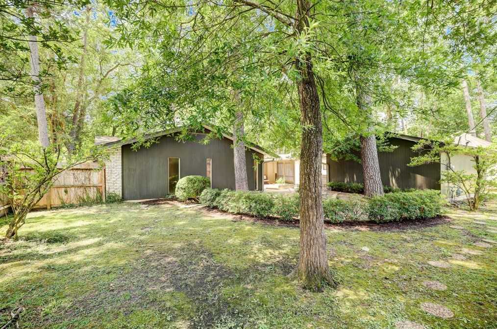 12434 Huntingwick Dr, Houston TX  77024-4906 exterior