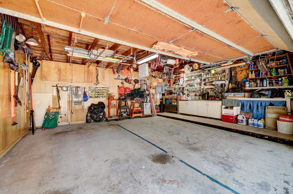 12434 Huntingwick Dr, Houston TX  77024-4906 exterior