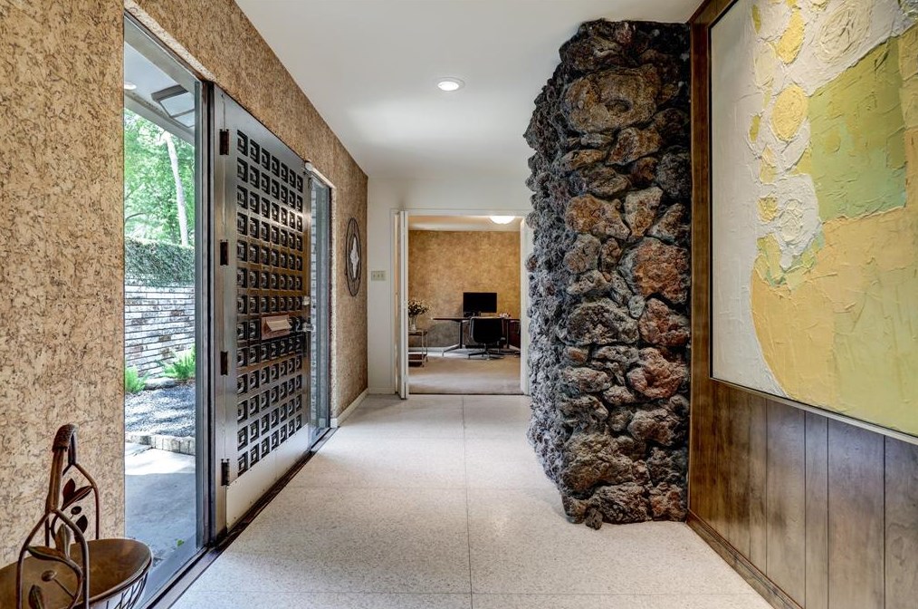 12434 Huntingwick Dr, Houston TX  77024-4906 exterior