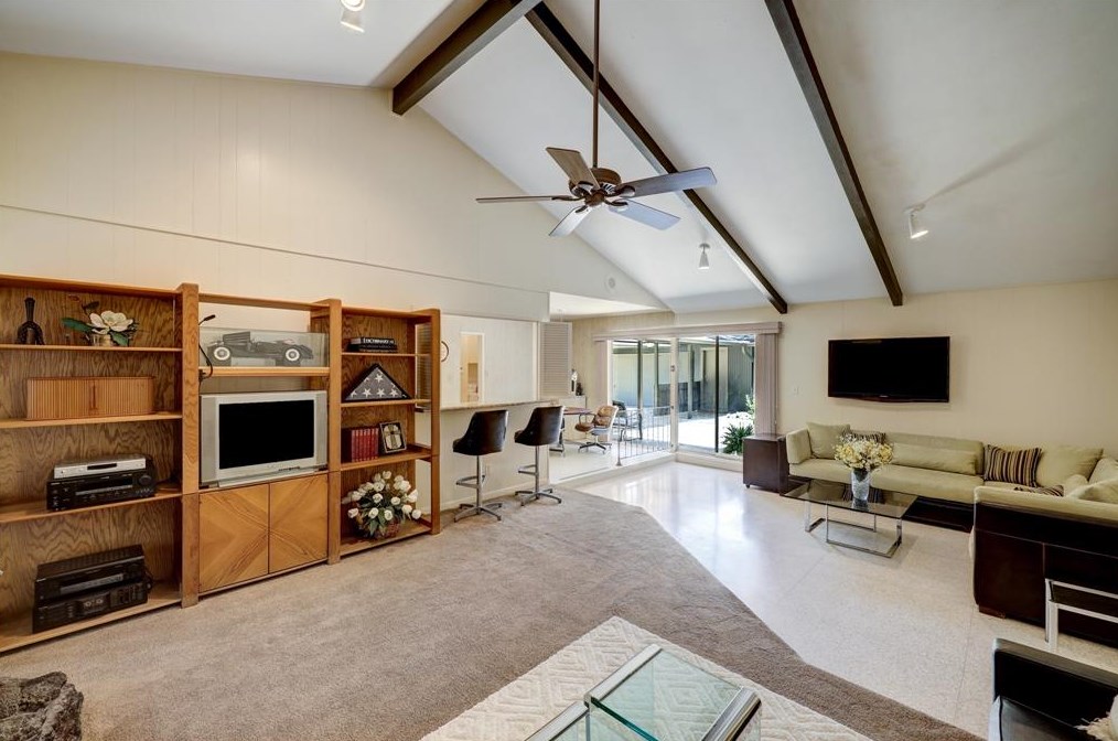 12434 Huntingwick Dr, Houston TX  77024-4906 exterior