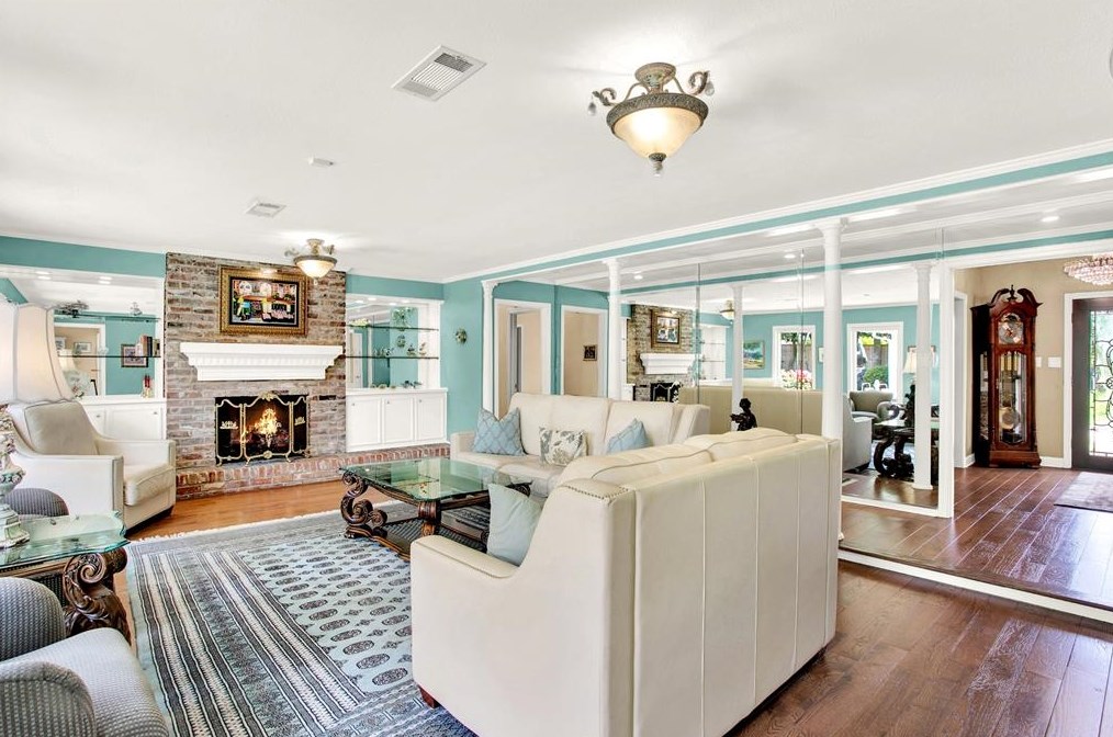 18507 Prince William Ln, Houston TX  77058-4222 exterior