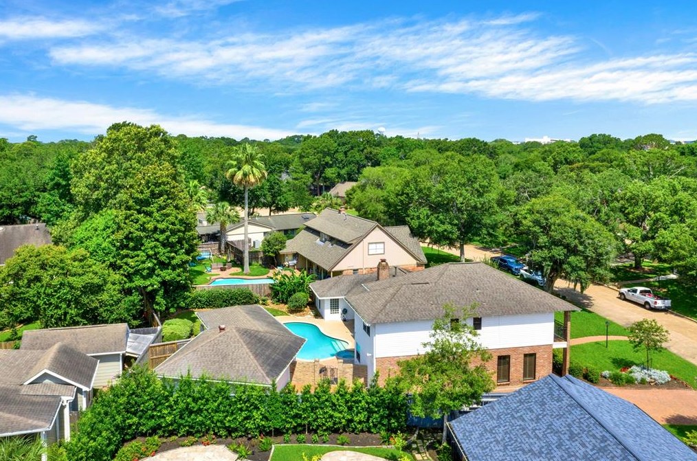 18507 Prince William Ln, Houston TX  77058-4222 exterior