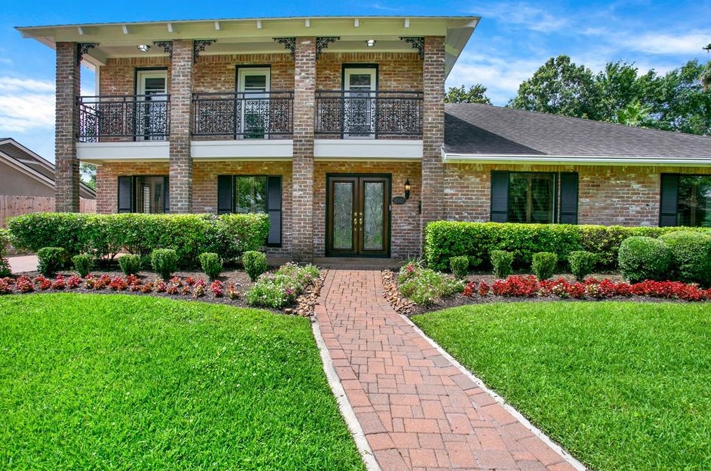 18507 Prince William Ln, Houston TX  77058-4222 exterior