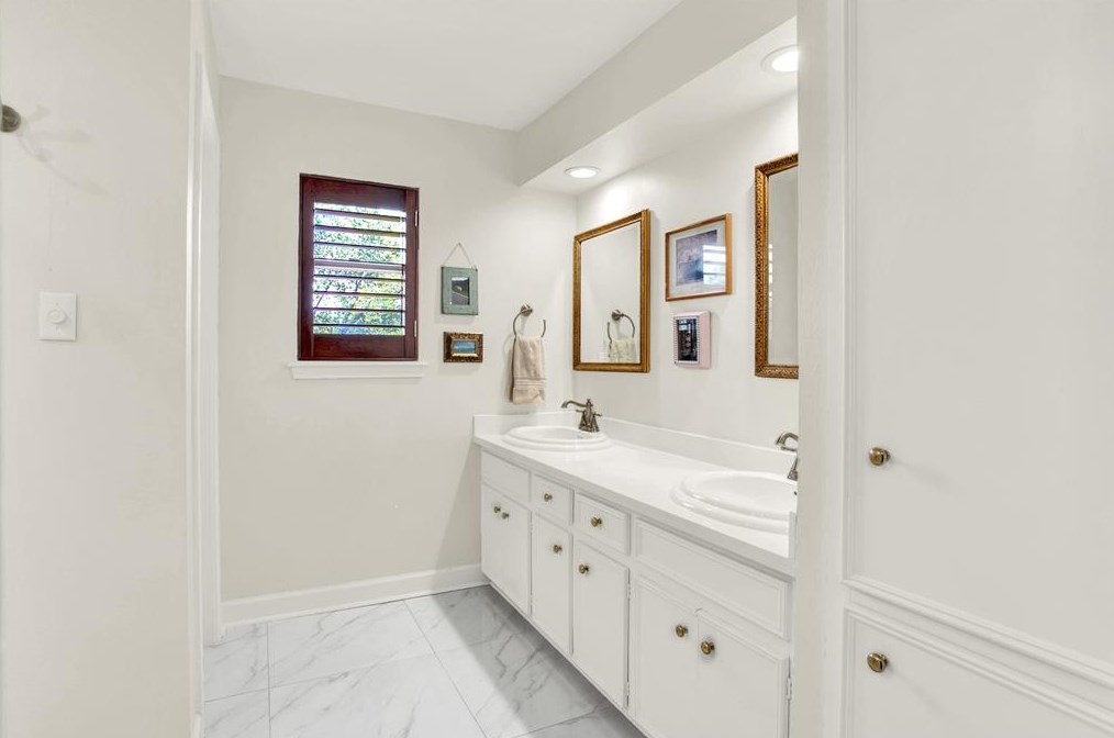18507 Prince William Ln, Houston TX  77058-4222 exterior