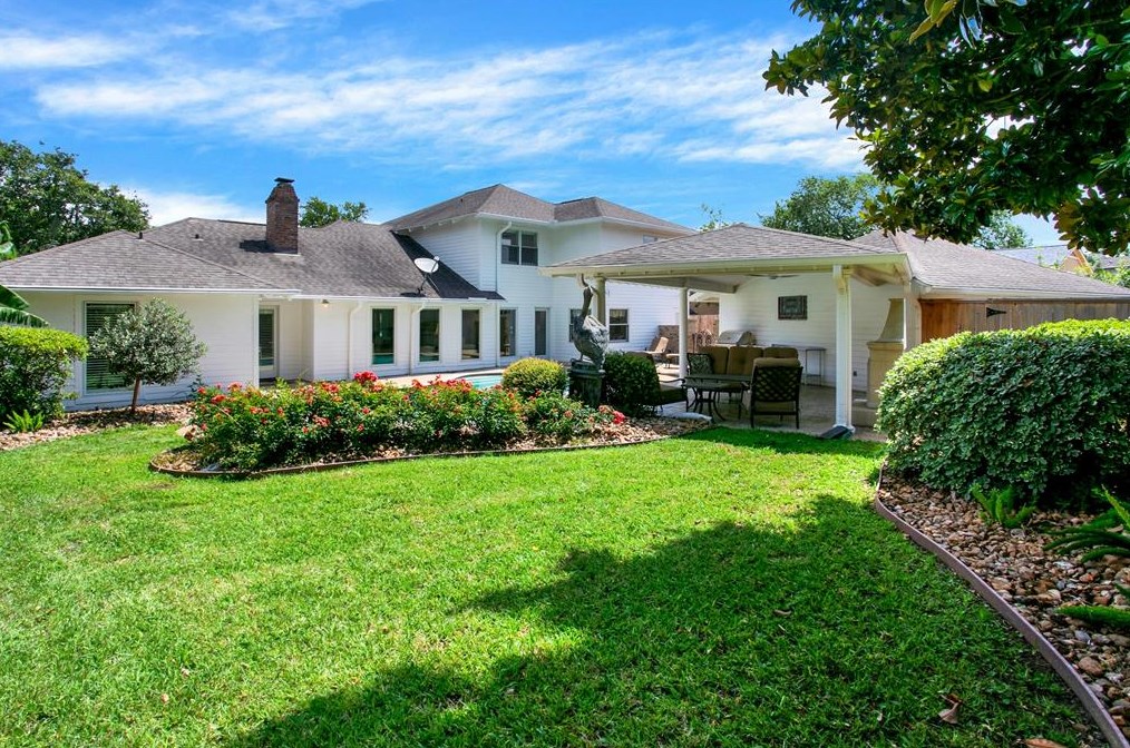 18507 Prince William Ln, Houston TX  77058-4222 exterior