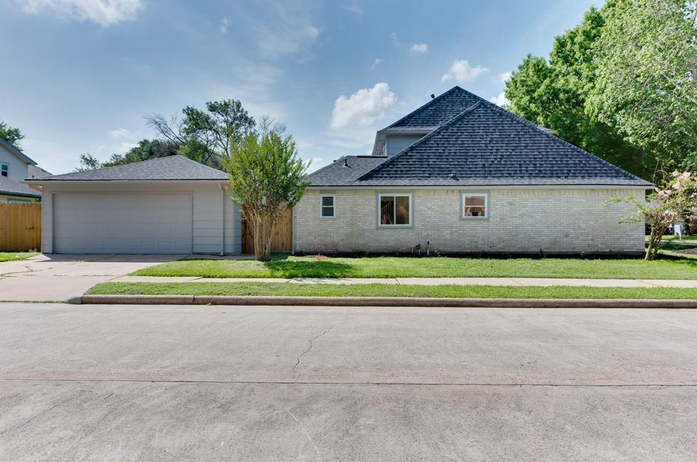 4103 Clb Vly Dr, Houston TX  77082-4133 exterior