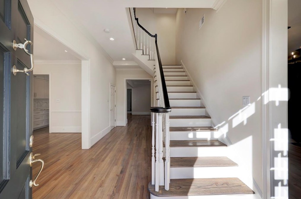 5426 Fairdale Ln, Houston TX  77056-6607 exterior