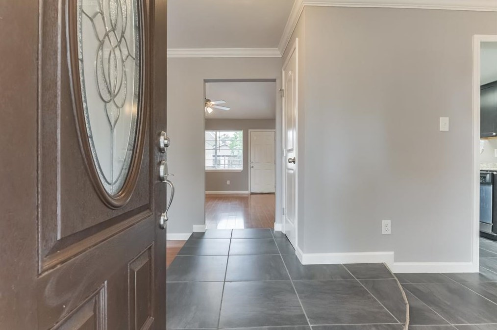 11006 Wood Shadows Dr, Houston TX  77013-5528 exterior