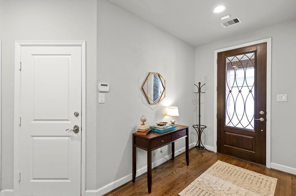 1911 Hickory St, Houston TX  77007-4133 exterior