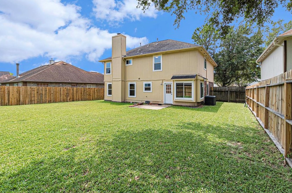 6822 Lost Thicket Dr, Houston TX  77085-1330 exterior